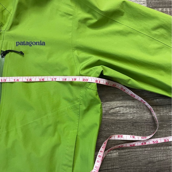 Patagonia Men’s Calcite 2.5 layer Goretex Rain jacket - Picture 5 of 10